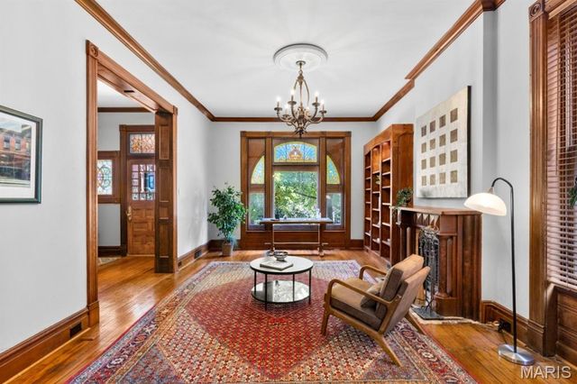 2346 Albion Place, St Louis, MO 63104