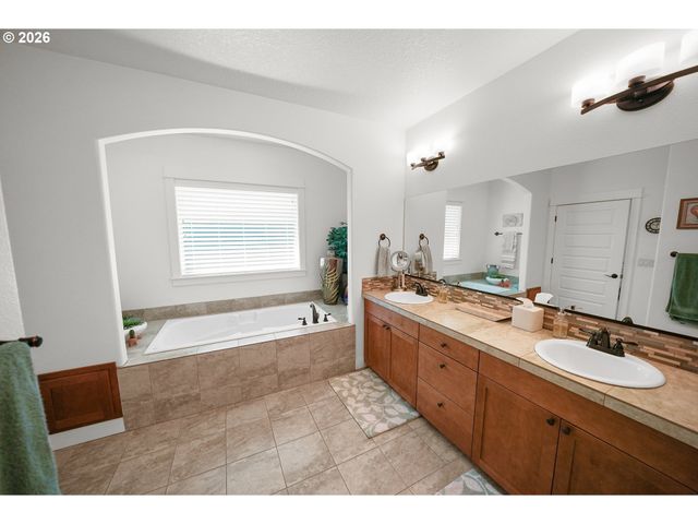 331 Se 13TH Pl, Canby, OR 97013