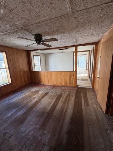 208 Wellons ST, Suffolk, VA 23434