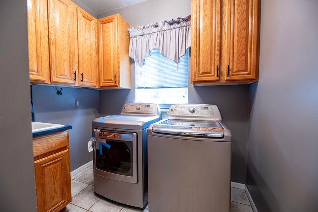 2255 Radcliffe Drive, Troy, MI 48085