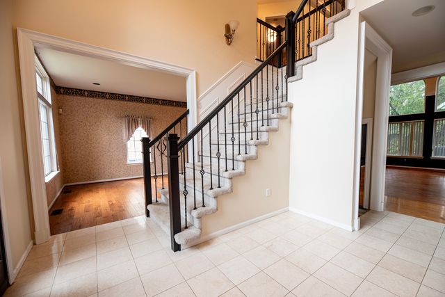 2255 Radcliffe Drive, Troy, MI 48085