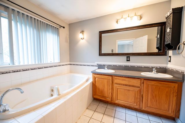 2255 Radcliffe Drive, Troy, MI 48085