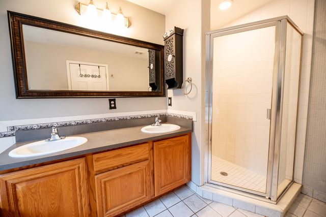2255 Radcliffe Drive, Troy, MI 48085