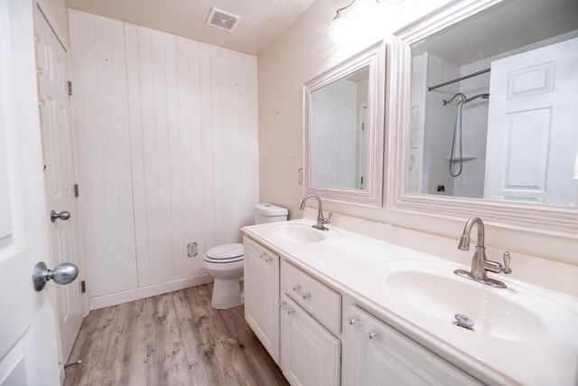 2255 Radcliffe Drive, Troy, MI 48085