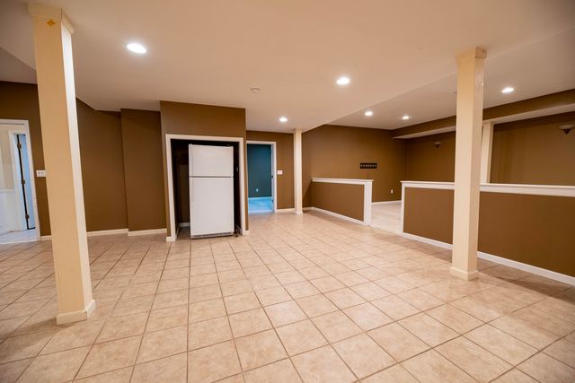2255 Radcliffe Drive, Troy, MI 48085