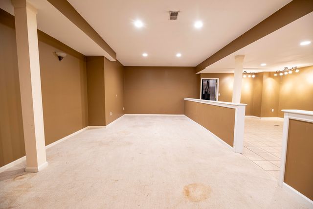2255 Radcliffe Drive, Troy, MI 48085