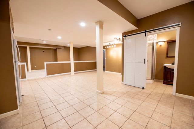 2255 Radcliffe Drive, Troy, MI 48085