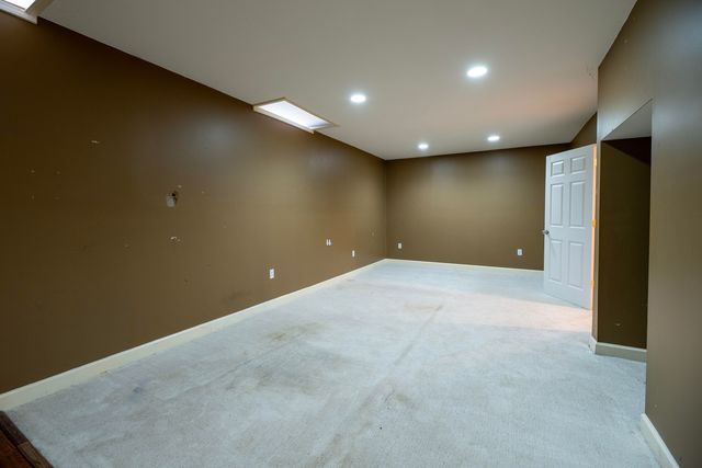 2255 Radcliffe Drive, Troy, MI 48085