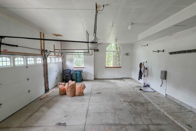 2255 Radcliffe Drive, Troy, MI 48085
