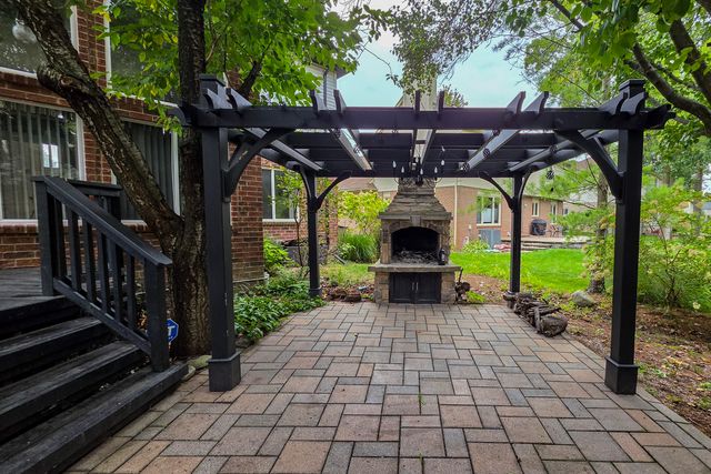 2255 Radcliffe Drive, Troy, MI 48085