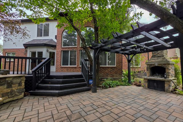 2255 Radcliffe Drive, Troy, MI 48085