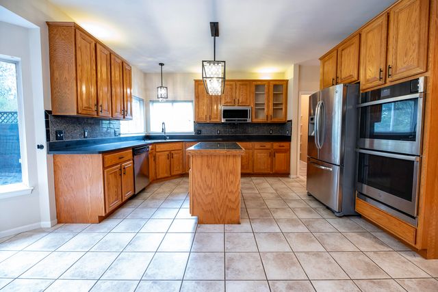 2255 Radcliffe Drive, Troy, MI 48085