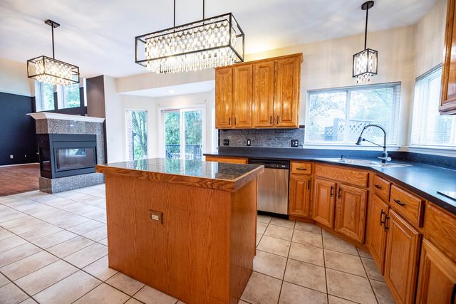 2255 Radcliffe Drive, Troy, MI 48085