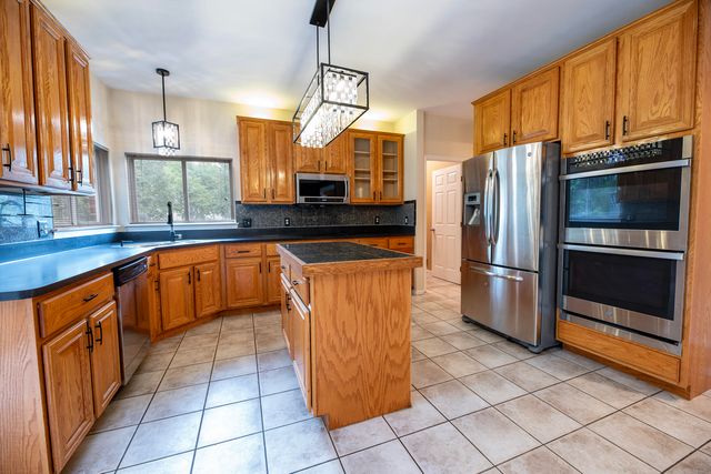 2255 Radcliffe Drive, Troy, MI 48085