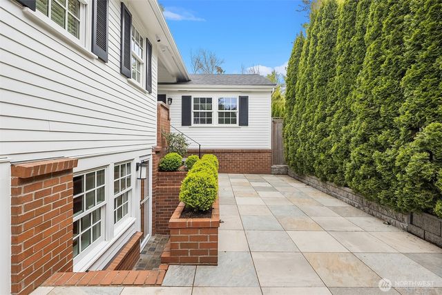 5230 NE 75th Street, Seattle, WA 98115