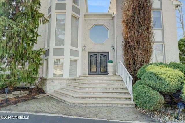 5 Cherry Point Court, Morganville, NJ 07751