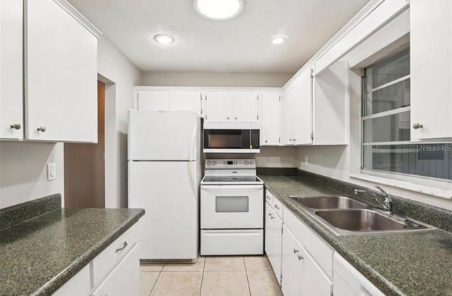 2304 GLENMORE CIRCLE 327, Sun City Center, FL 33573