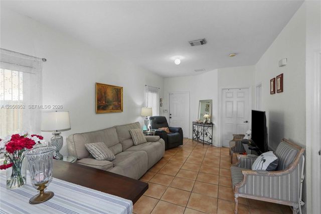 8242 NW 107th Court 812, Doral, FL 33178