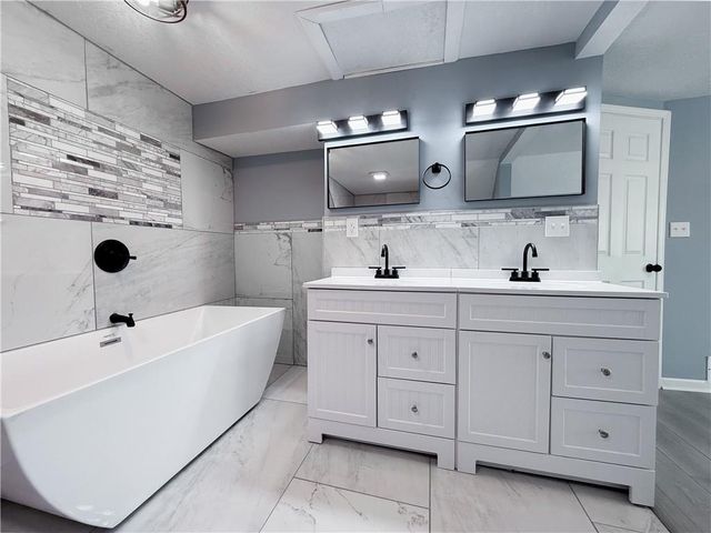 4121 Woodland Avenue, Kansas City, MO 64110