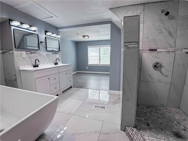 4121 Woodland Avenue, Kansas City, MO 64110