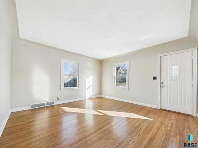 1709 S 7th Ave Avenue, Sioux Falls, SD 57105