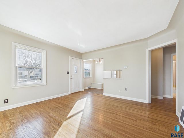 1709 S 7th Ave Avenue, Sioux Falls, SD 57105