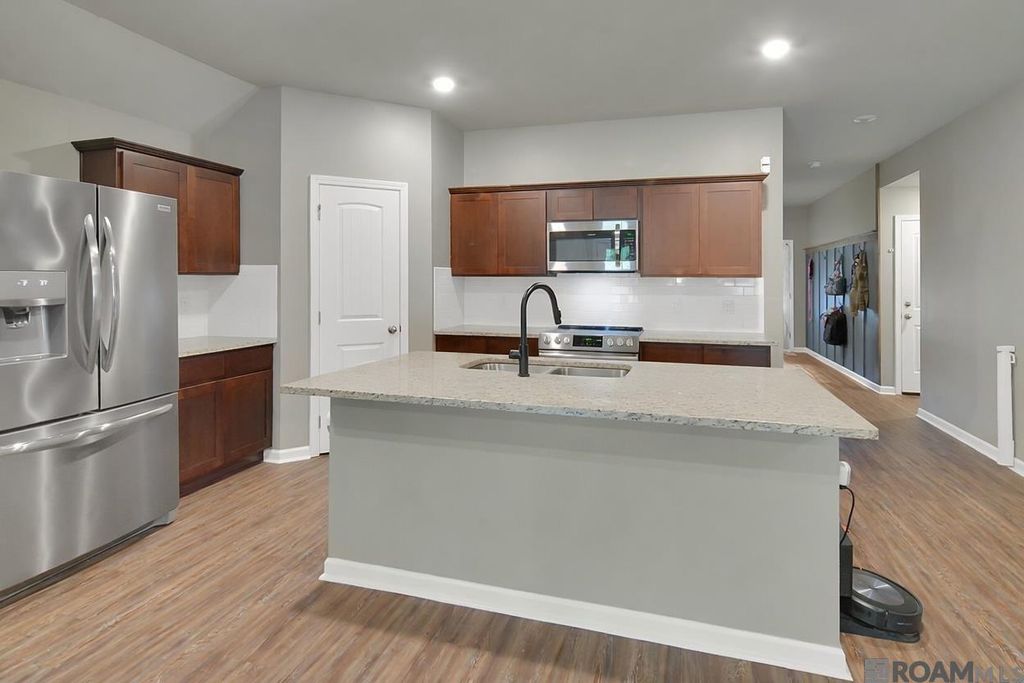 30891 Clearview Ct, Denham Springs, LA 70726