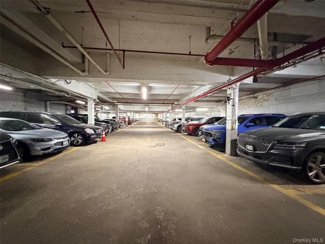 100-25 Queens Boulevard 3JJ, Forest Hills, NY 11375