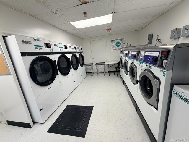 100-25 Queens Boulevard 3JJ, Forest Hills, NY 11375