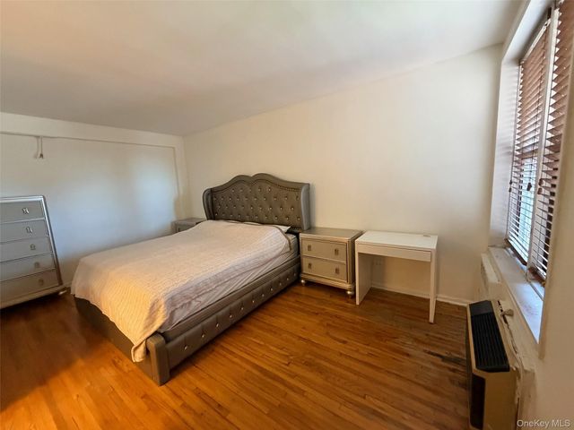 100-25 Queens Boulevard 3JJ, Forest Hills, NY 11375