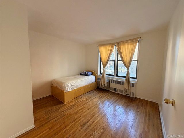 100-25 Queens Boulevard 3JJ, Forest Hills, NY 11375