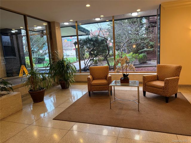 100-25 Queens Boulevard 3JJ, Forest Hills, NY 11375
