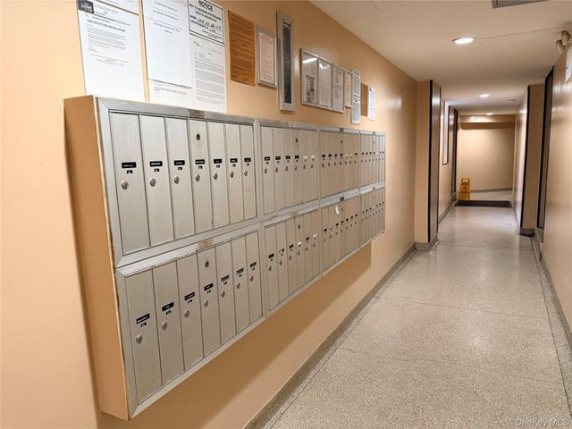 100-25 Queens Boulevard 3JJ, Forest Hills, NY 11375
