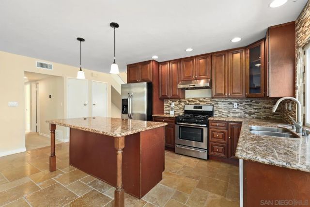 8761 Menkar Rd, San Diego, CA 92126