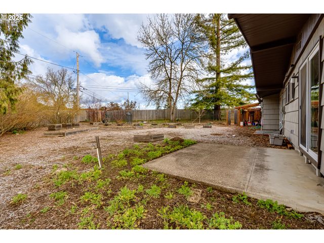 555 STAFFORD Ct, Eugene, OR 97405