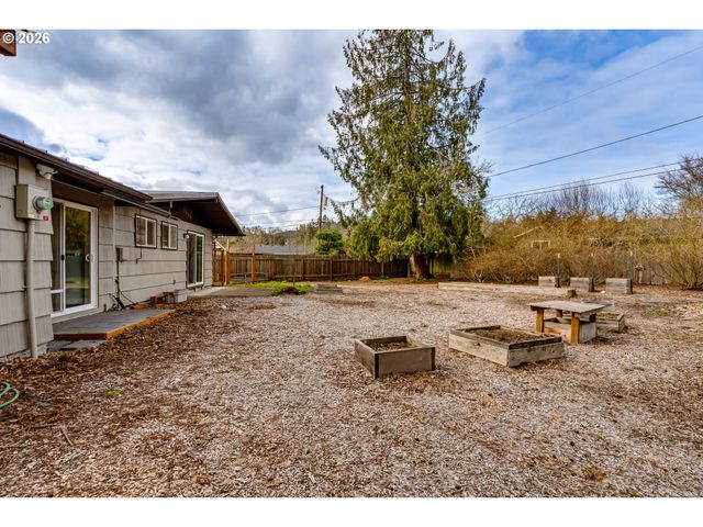 555 STAFFORD Ct, Eugene, OR 97405