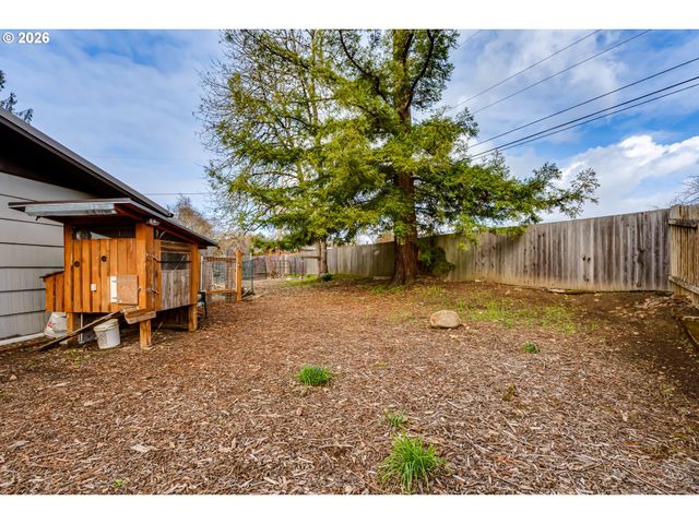 555 STAFFORD Ct, Eugene, OR 97405