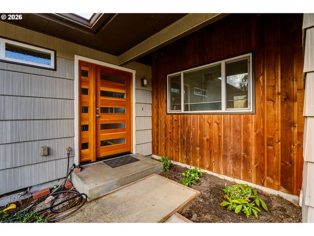 555 STAFFORD Ct, Eugene, OR 97405