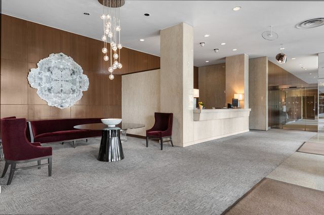 3180 N Lake Shore Drive 17F, Chicago, IL 60657