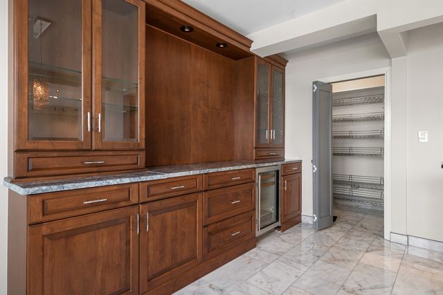 3180 N Lake Shore Drive 17F, Chicago, IL 60657