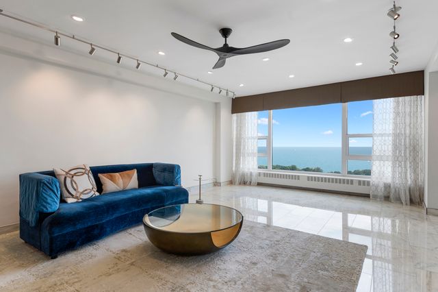 3180 N Lake Shore Drive 17F, Chicago, IL 60657