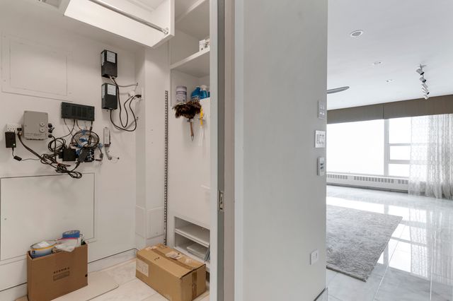 3180 N Lake Shore Drive 17F, Chicago, IL 60657