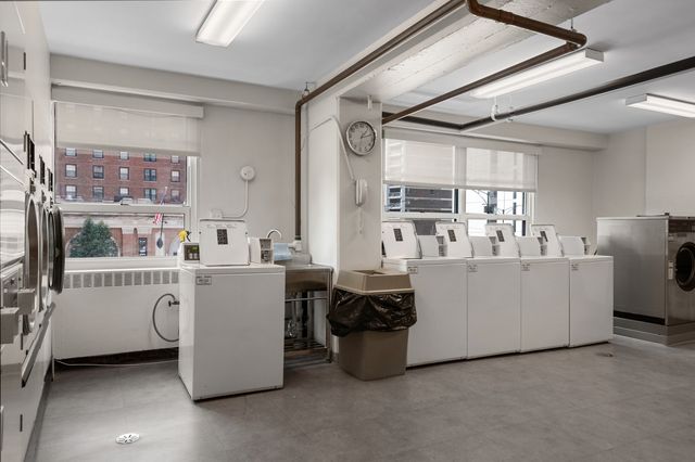 3180 N Lake Shore Drive 17F, Chicago, IL 60657