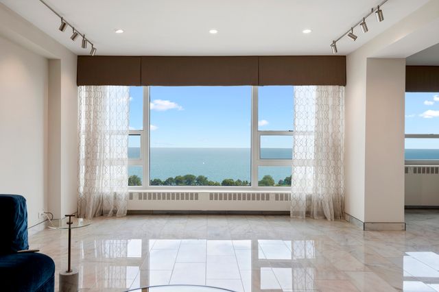 3180 N Lake Shore Drive 17F, Chicago, IL 60657