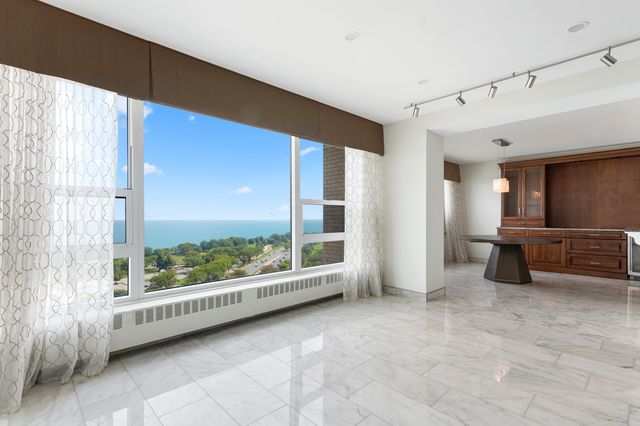 3180 N Lake Shore Drive 17F, Chicago, IL 60657