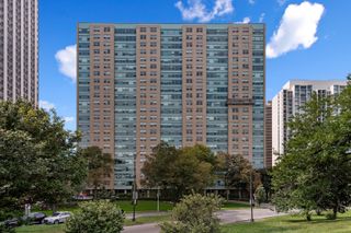 3180 N Lake Shore Drive 17F, Chicago, IL 60657