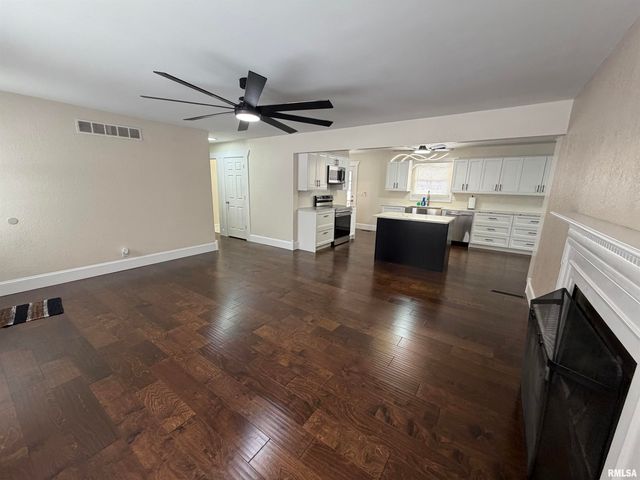 4267 EVERGREEN Drive, Galesburg, IL 61401