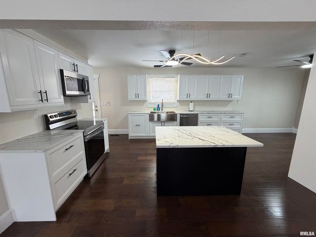 4267 EVERGREEN Drive, Galesburg, IL 61401