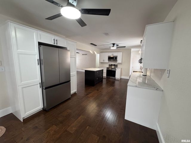 4267 EVERGREEN Drive, Galesburg, IL 61401