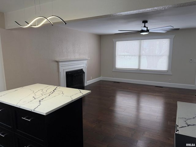 4267 EVERGREEN Drive, Galesburg, IL 61401